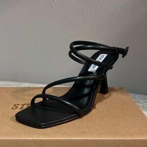 Steve Madden size 7.5 black square toe heels.